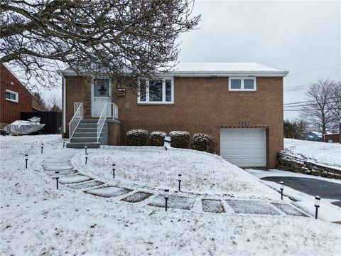 Photo of 2204 Lynnbrook Ave, Pittsburgh, PA 15226 (MLS # 1741163)