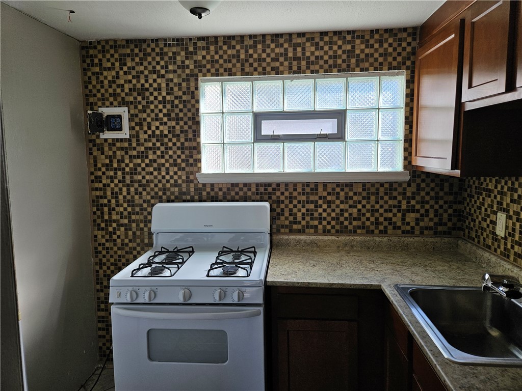 Swissvale, Pennsylvania 15218, United States, 2 Bedrooms Bedrooms, ,1 BathroomBathrooms,Residential,Active,37331