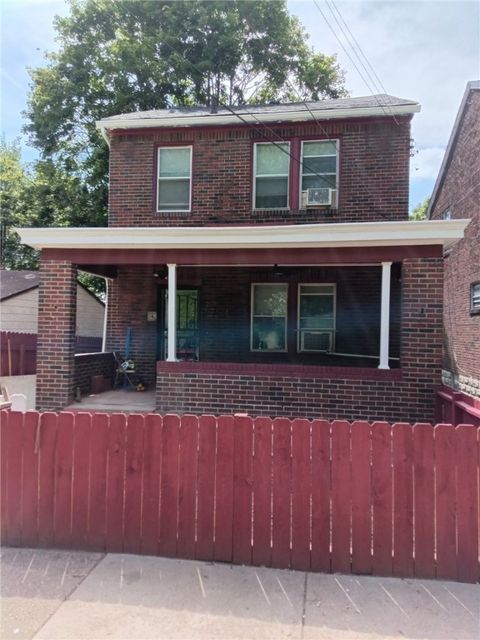 Photo of 649 Singer Pl, Pittsburgh, PA 15221 (MLS # 1727026)