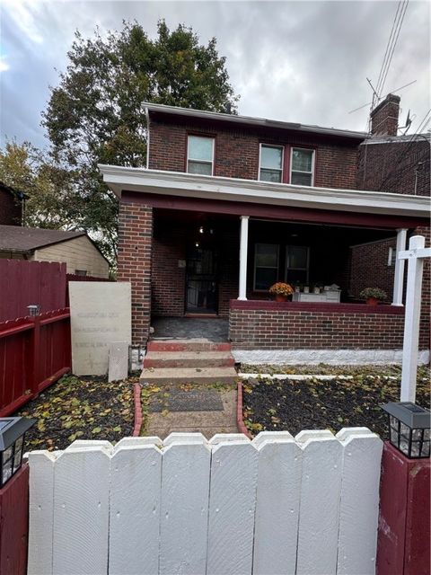 Photo of 649 Singer Pl, Pittsburgh, PA 15221 (MLS # 1727026)