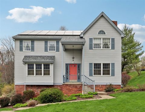 102 Cool Springs Dr Ohio Twp PA 15143