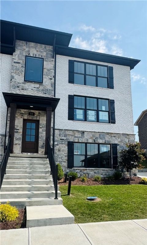 235 Lucca Ln Upper St Clair PA 15241