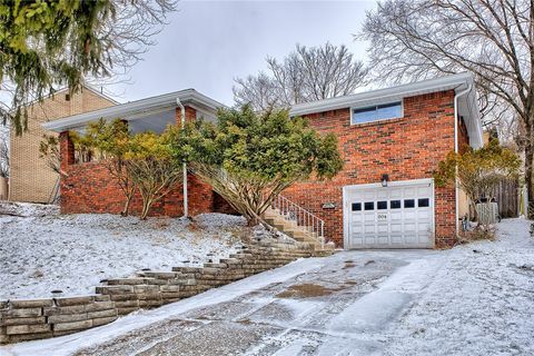 Photo of 804 Norvell Dr, Pittsburgh, PA 15235 (MLS # 1737200)