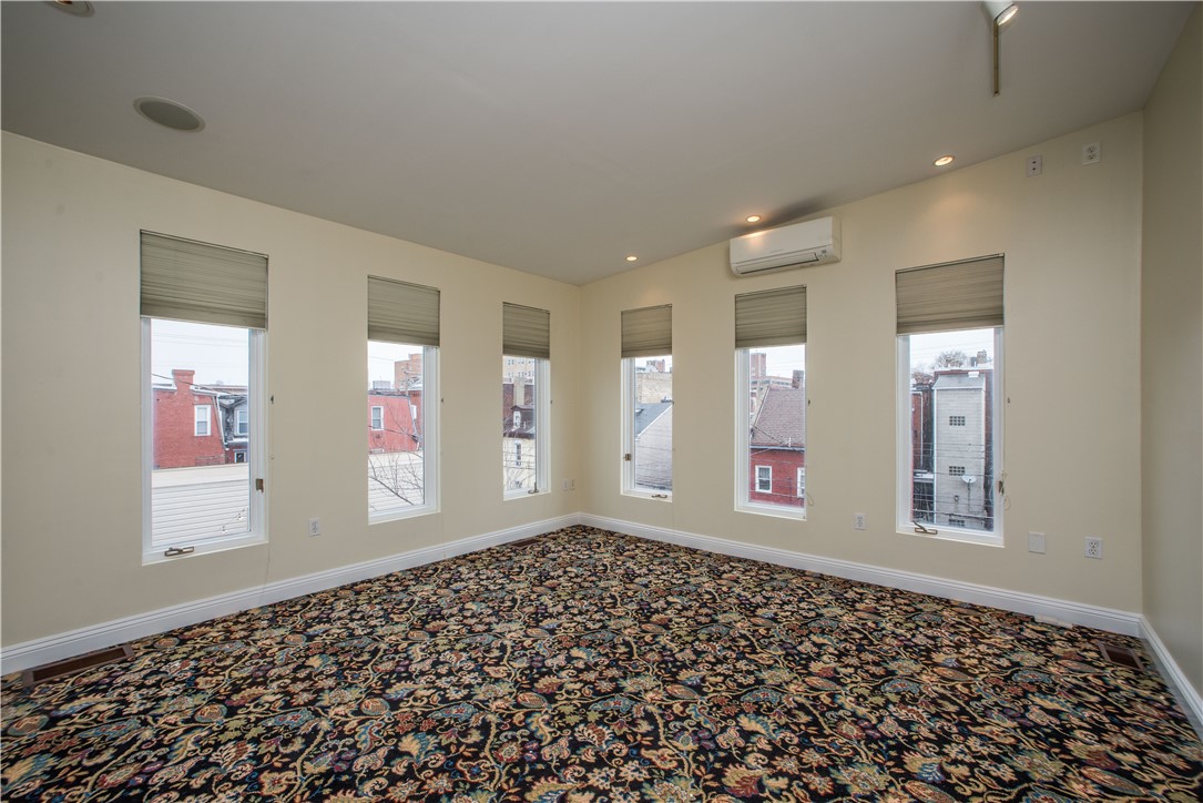 South Side, Pennsylvania 15203, United States, 3 Bedrooms Bedrooms, ,3 BathroomsBathrooms,Residential,Active,131236