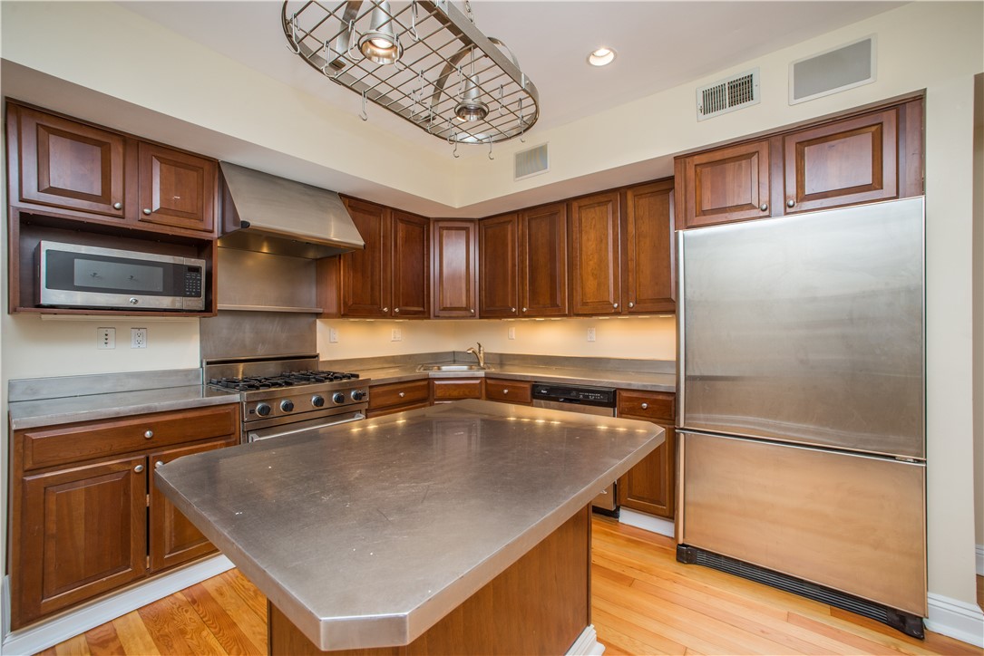 South Side, Pennsylvania 15203, United States, 3 Bedrooms Bedrooms, ,3 BathroomsBathrooms,Residential,Active,131236