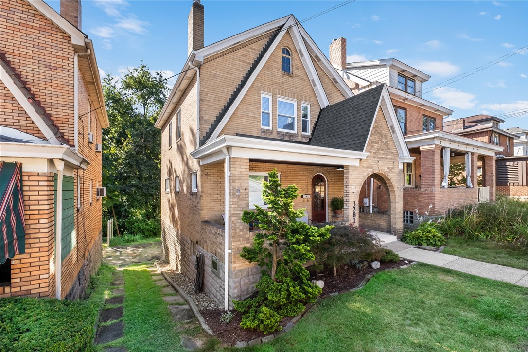 3281 Waltham Ave