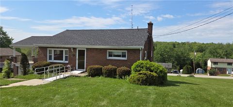 Photo of 944 W Wylie Ave, Washington, PA 15301 (MLS # 1751666)