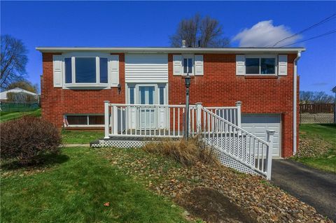 Photo of 4034 Crestwood Dr, Gibsonia, PA 15044 (MLS # 1747263)