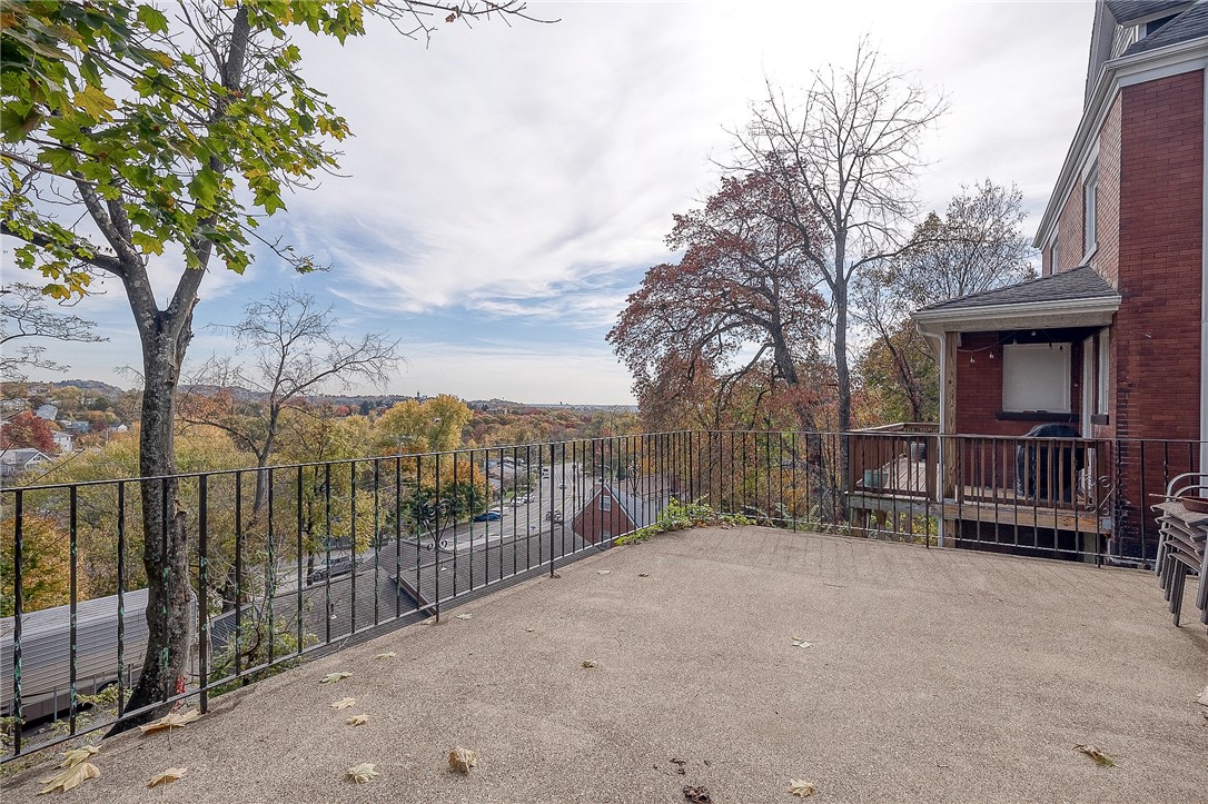 West View, Pennsylvania 15229, United States, 3 Bedrooms Bedrooms, ,2 BathroomsBathrooms,Residential,Contingent,36121