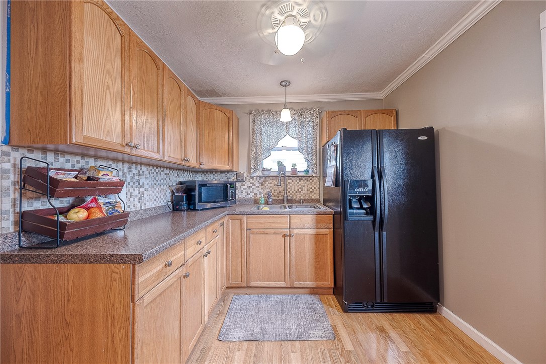 West View, Pennsylvania 15229, United States, 3 Bedrooms Bedrooms, ,2 BathroomsBathrooms,Residential,Contingent,36121