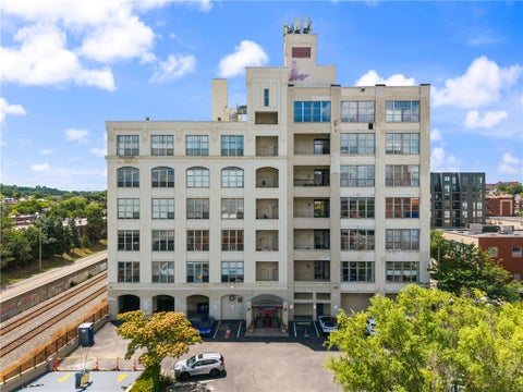 Photo of 5850 Centre Ave #602, Pittsburgh, PA 15206 (MLS # 1761231)