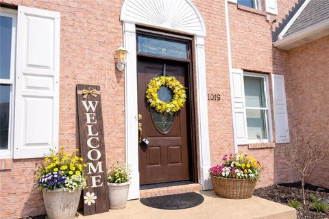 Photo of 1019 Kimberly Dr, Uniontown, PA 15401 (MLS # 1747840)