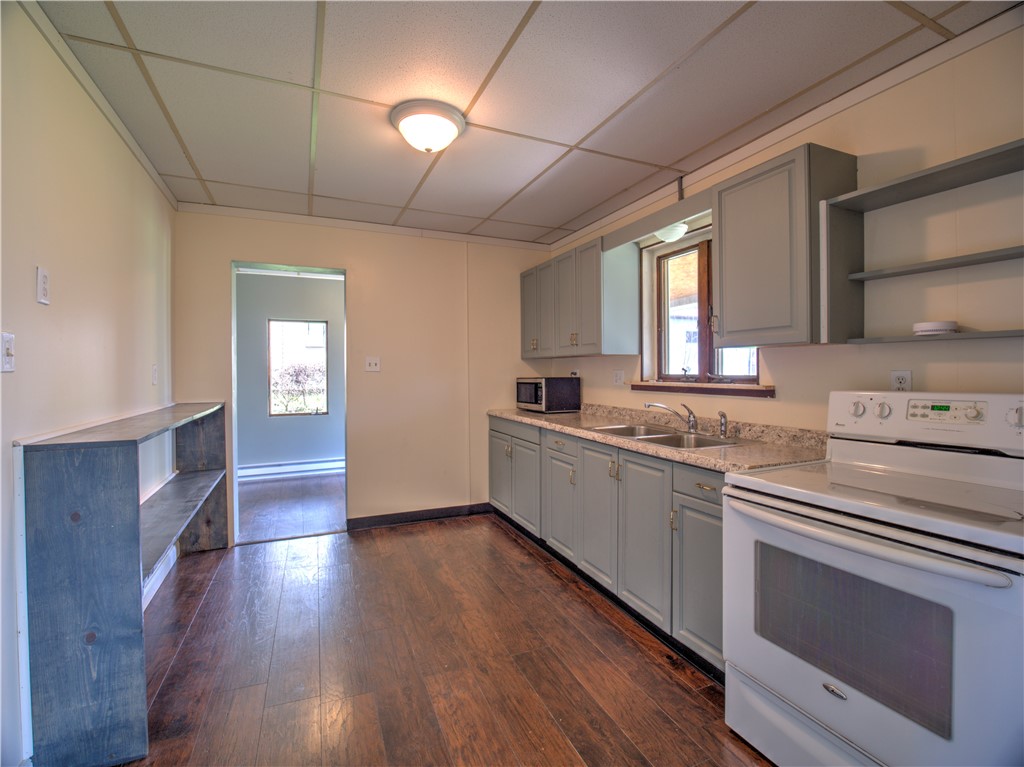 415 E Francis Ave, Connellsville, Pennsylvania image 4