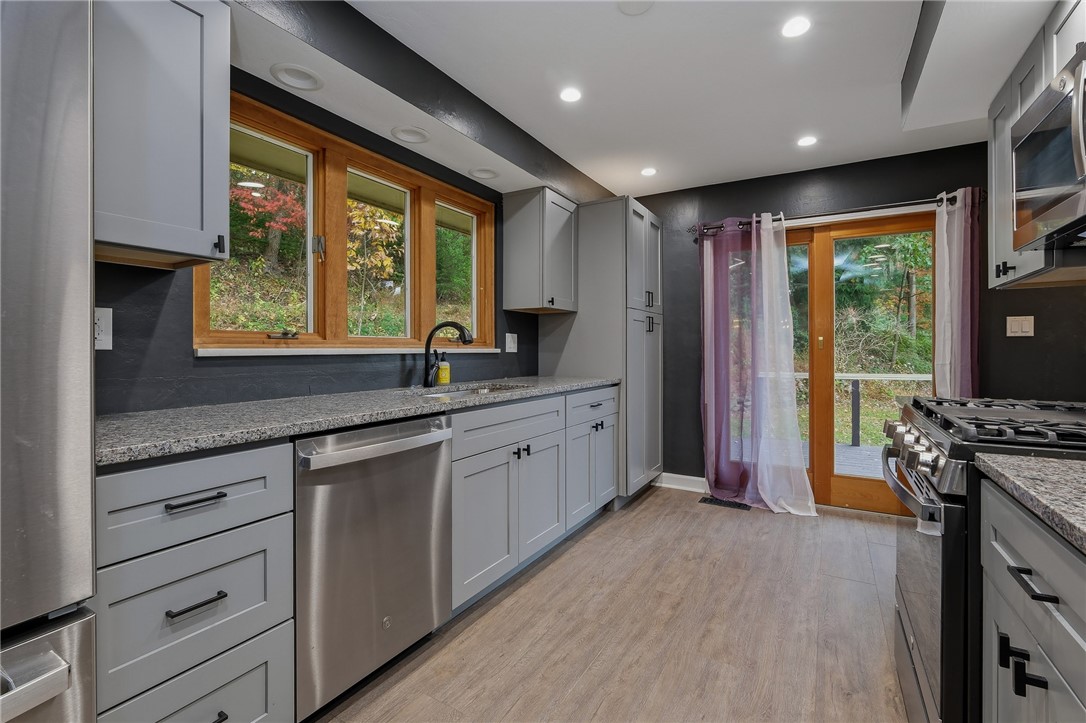 Pine Twp, Pennsylvania 15090, United States, 3 Bedrooms Bedrooms, ,2 BathroomsBathrooms,Residential,Active,233011