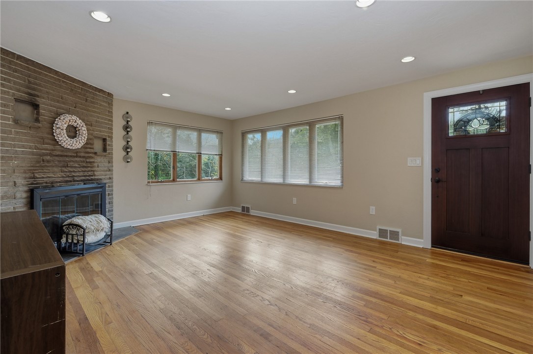 Pine Twp, Pennsylvania 15090, United States, 3 Bedrooms Bedrooms, ,2 BathroomsBathrooms,Residential,Active,233011