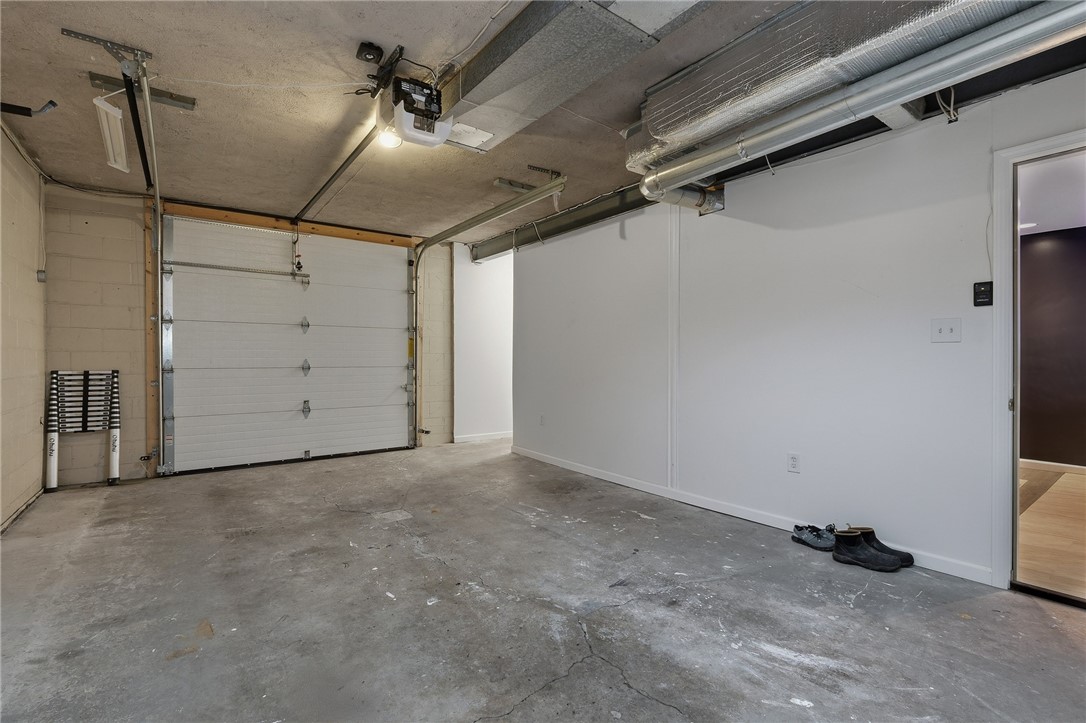 Pine Twp, Pennsylvania 15090, United States, 3 Bedrooms Bedrooms, ,2 BathroomsBathrooms,Residential,Active,233011