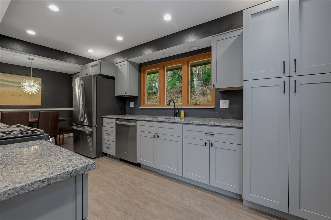 Pine Twp, Pennsylvania 15090, United States, 3 Bedrooms Bedrooms, ,2 BathroomsBathrooms,Residential,Active,233011