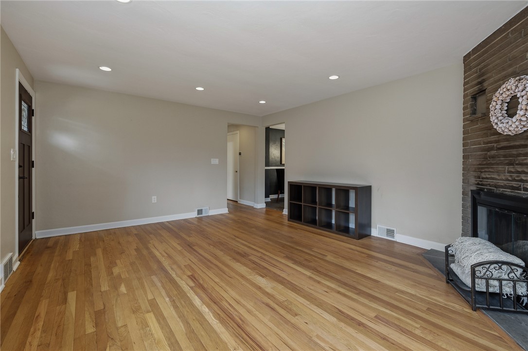 Pine Twp, Pennsylvania 15090, United States, 3 Bedrooms Bedrooms, ,2 BathroomsBathrooms,Residential,Active,233011