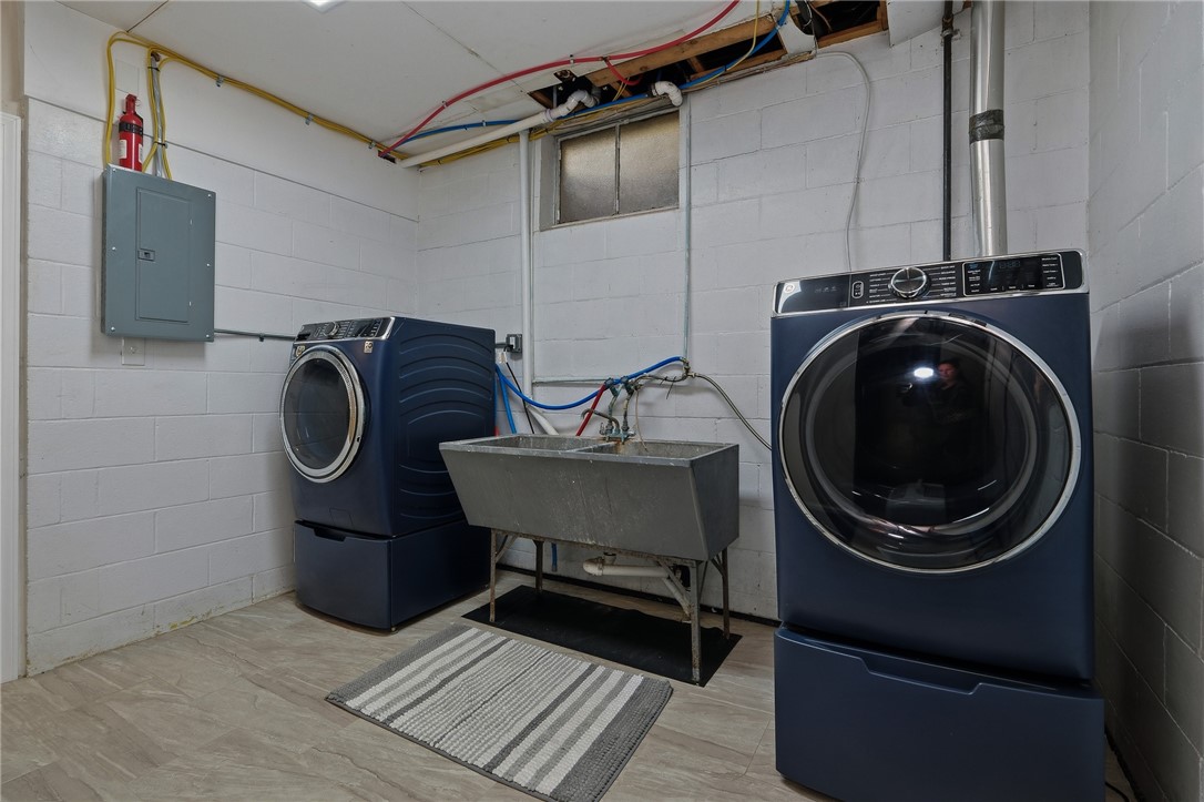 Pine Twp, Pennsylvania 15090, United States, 3 Bedrooms Bedrooms, ,2 BathroomsBathrooms,Residential,Active,233011