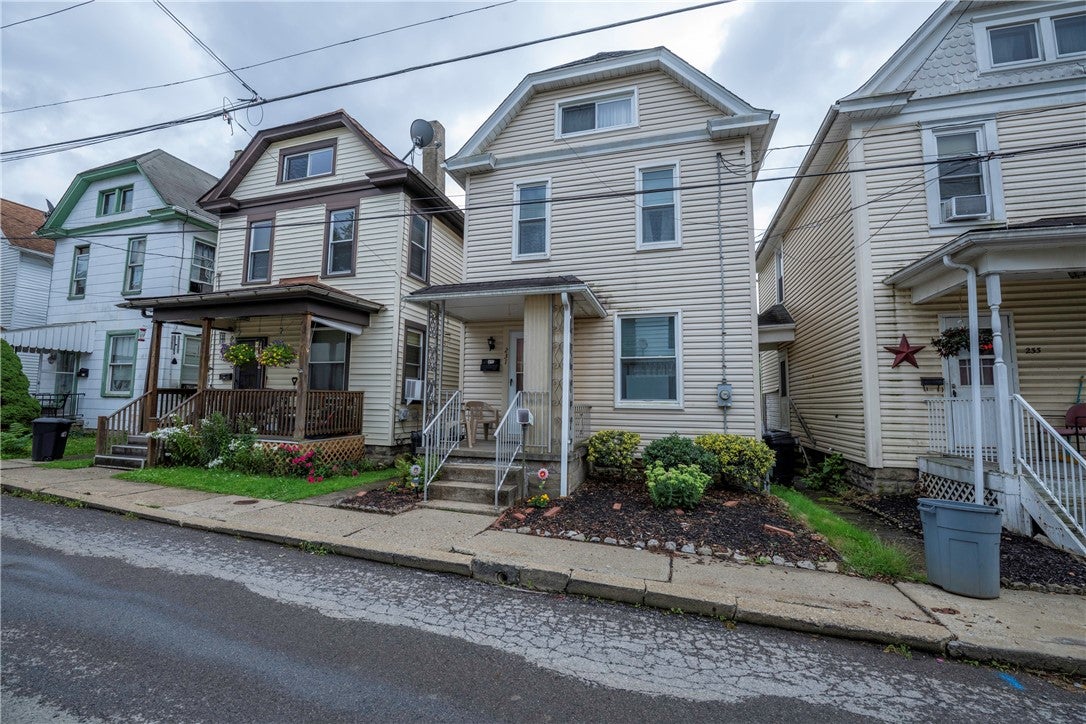 231 Amy Ave