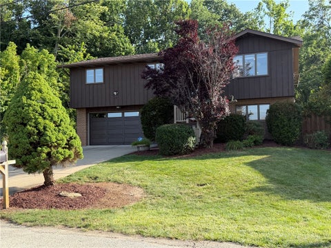 Photo of 489 Charles St, Charleroi, PA 15022 (MLS # 1763279)