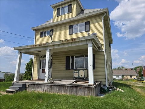 Photo of 2620 Skyline Dr, West Mifflin, PA 15122 (MLS # 1752509)