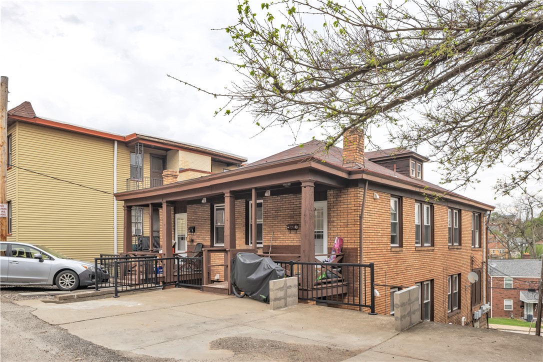 2832 Clermont Ave