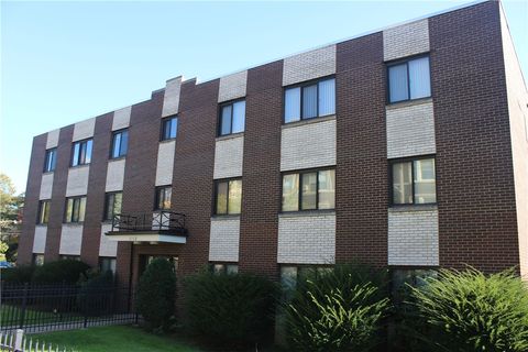 Photo of 5728 Elwood St #9, Pittsburgh, PA 15232 (MLS # 1742701)