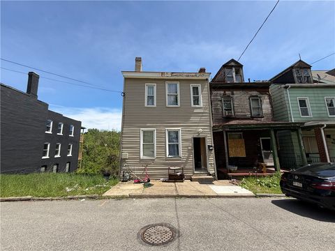 Photo of 1944 Lithgow Ave, Pittsburgh, PA 15214 (MLS # 1752056)
