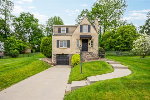 Homes For Sale - 105 Pickwick Dr<br/> Bethel Park, PA 15102