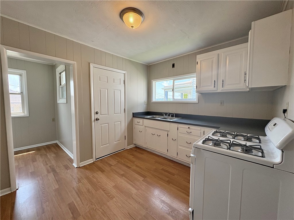 Rochester, Pennsylvania 15074, United States, 4 Bedrooms Bedrooms, ,1 BathroomBathrooms,Residential,Active,149709