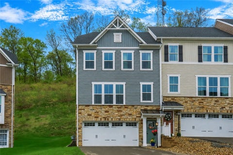Townhouse For Sale - 133 Moyer Hill Dr Dr<br/> Cranberry Twp, PA 16066