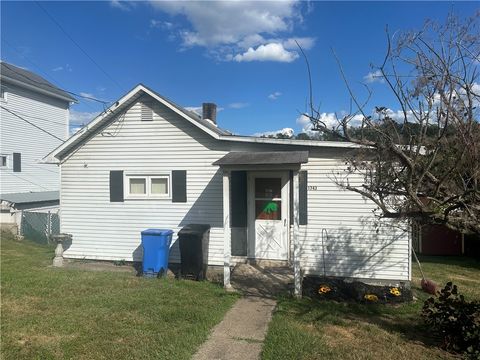 Photo of 1743 Kennedy St, Buena Vista, PA 15018 (MLS # 1728943)