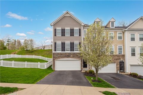 Photo of 22 Truman Cir, Mc Kees Rocks, PA 15136 (MLS # 1747562)