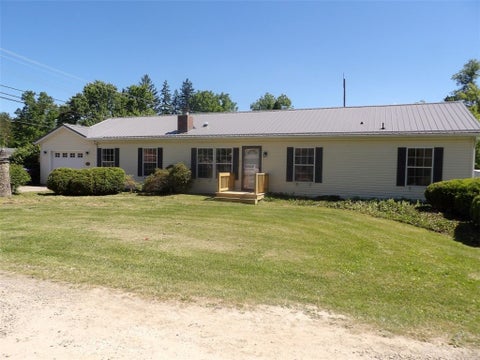 Photo of 1040 Marshall St, Conneaut Lake, PA 16316 (MLS # 1758114)