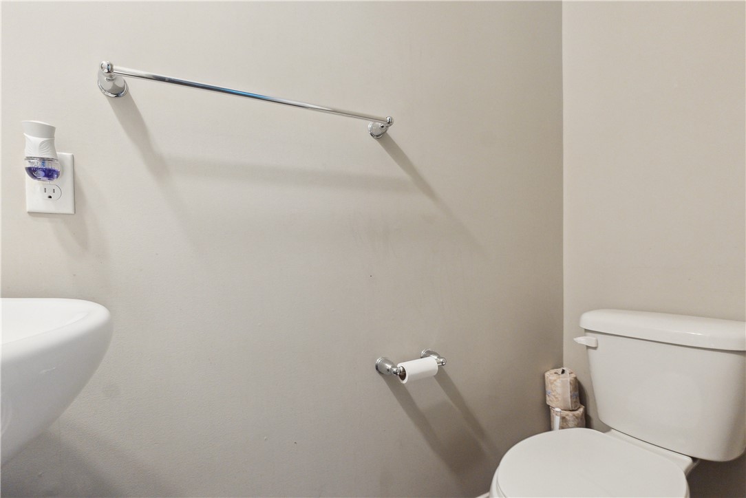 423 Labrador Ln Ln, Clairton, Pennsylvania image 32
