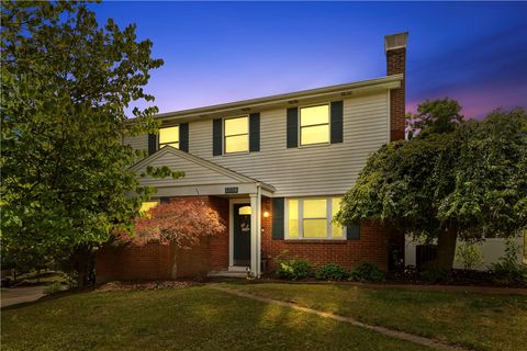 Photo of 1558 Duncan Dr, Pittsburgh, PA 15237 (MLS # 1762546)