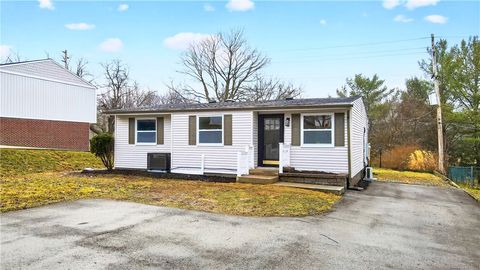 Photo of 1923 Ivanhoe Dr, Irwin, PA 15642 (MLS # 1740676)