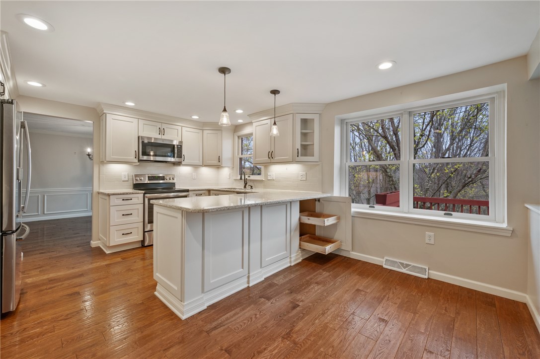 McCandless, Pennsylvania 15090, United States, 4 Bedrooms Bedrooms, ,3 BathroomsBathrooms,Residential,Active,105316