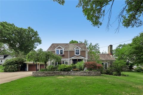 Photo of 816 Woodland Ave, Oakmont, PA 15139 (MLS # 1760898)