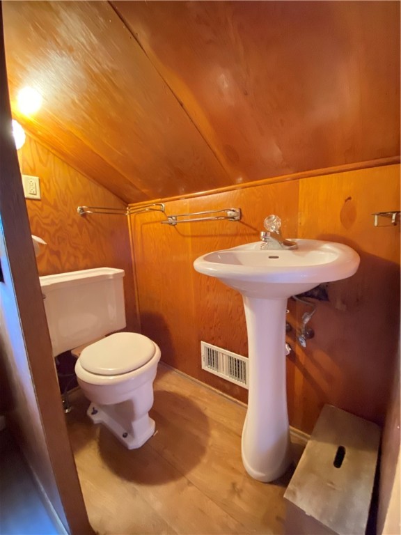 Hempfield Twp - Mer, Pennsylvania 16125, United States, 1 Bedroom Bedrooms, ,2 BathroomsBathrooms,Residential,Contingent,18375