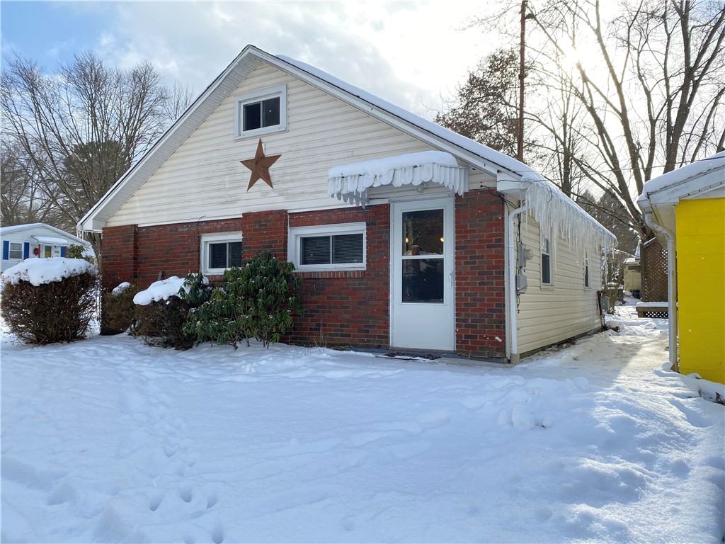 Hempfield Twp - Mer, Pennsylvania 16125, United States, 1 Bedroom Bedrooms, ,2 BathroomsBathrooms,Residential,Contingent,18375