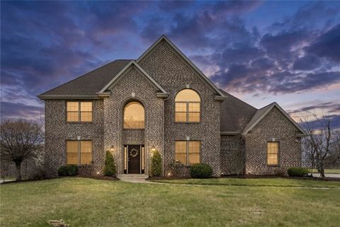 Photo of 2094 Laurel Ridge Dr, Clairton, PA 15025 (MLS # 1746407)