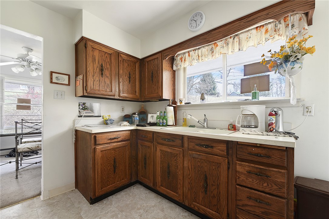 3106 Muse Ln Ln, White Oak, Pennsylvania image 11