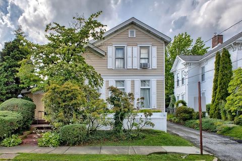 Photo of 200 College Ave, Mount Pleasant, PA 15666 (MLS # 1763942)