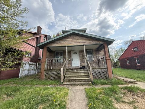Photo of 1015 Washington St, Farrell, PA 16121 (MLS # 1750393)