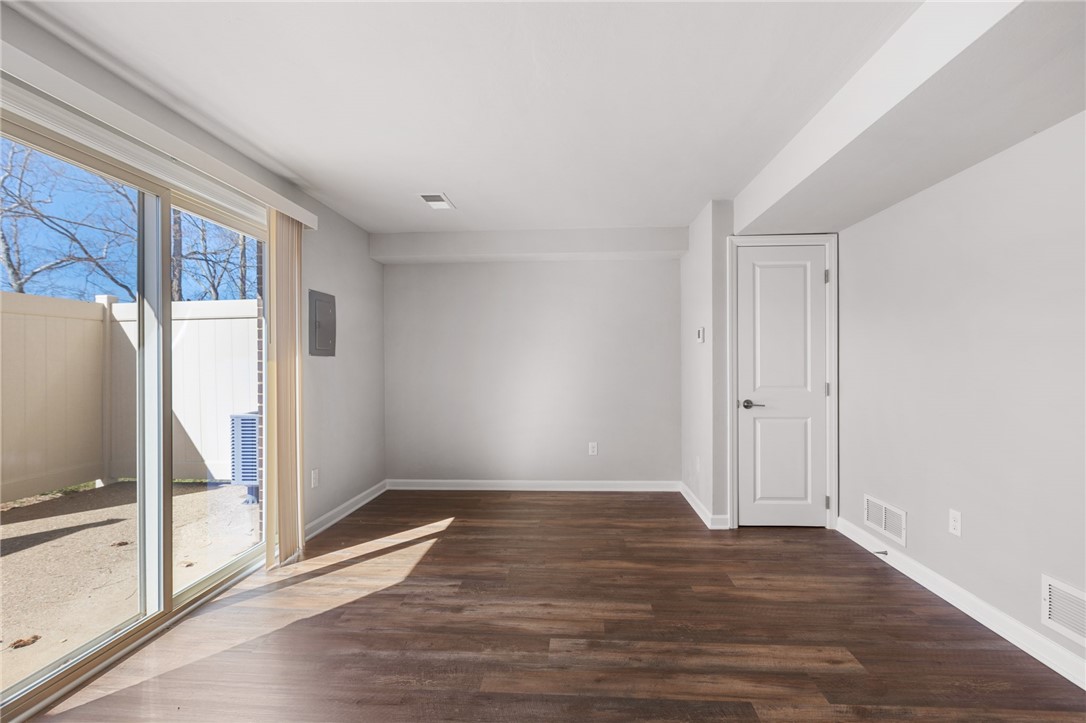 Canonsburg, Pennsylvania 15317, United States, 2 Bedrooms Bedrooms, ,2 BathroomsBathrooms,Residential,Active,82632