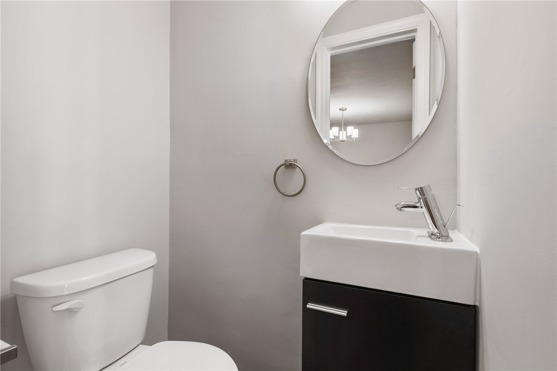 Canonsburg, Pennsylvania 15317, United States, 2 Bedrooms Bedrooms, ,2 BathroomsBathrooms,Residential,Active,82632