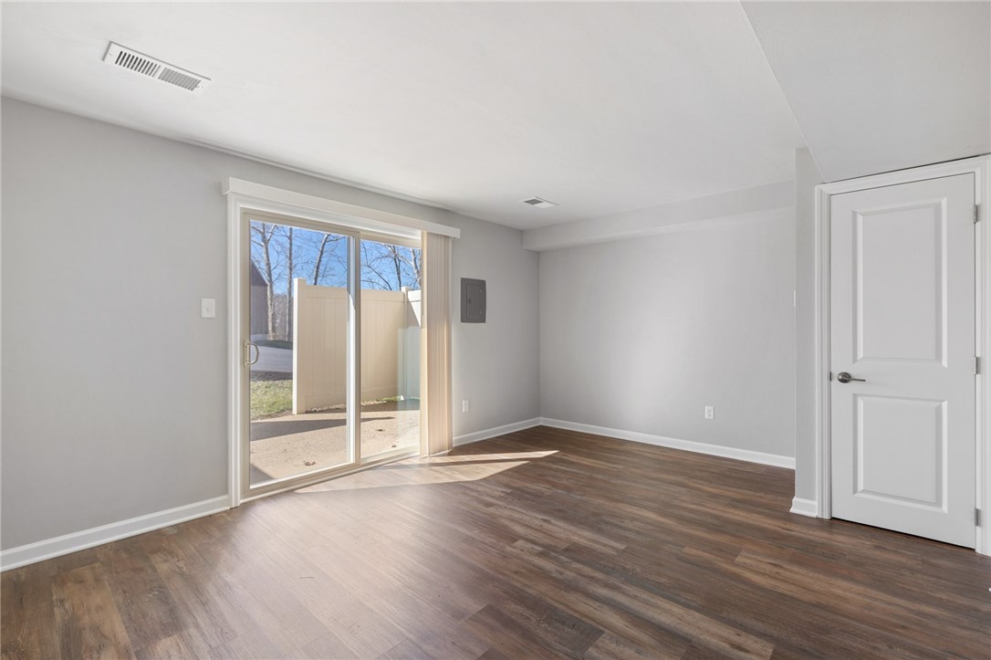 Canonsburg, Pennsylvania 15317, United States, 2 Bedrooms Bedrooms, ,2 BathroomsBathrooms,Residential,Active,82632