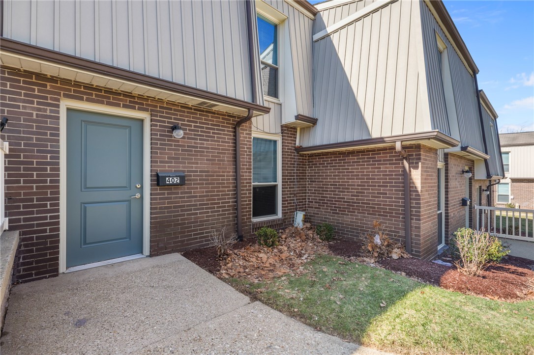 Canonsburg, Pennsylvania 15317, United States, 2 Bedrooms Bedrooms, ,2 BathroomsBathrooms,Residential,Active,82632